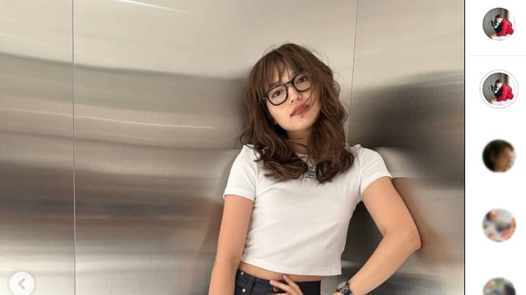 フォトギャラリー1枚目 川口春奈 カッコかわいい！へそ出しTシャツ