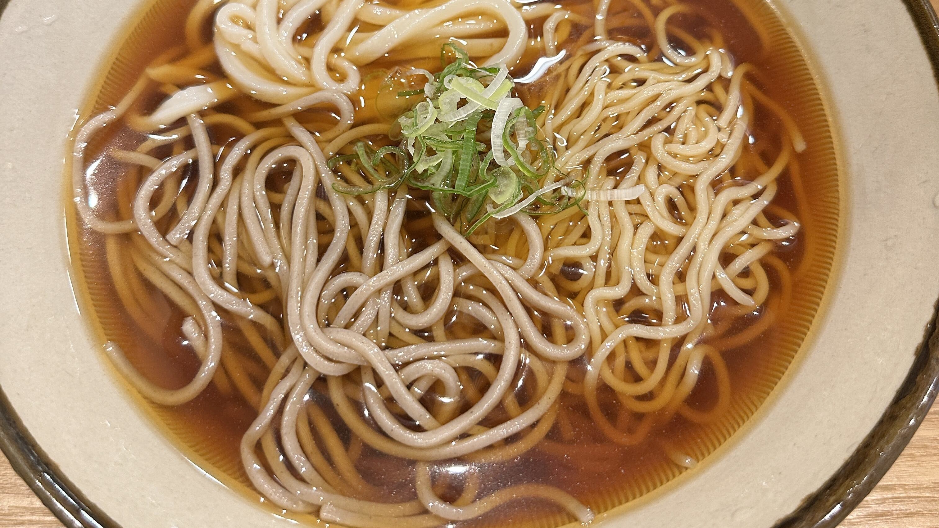 うどん・そば・ラーメン」が一皿に！？ 先入観を捨てて「ネオ合盛り