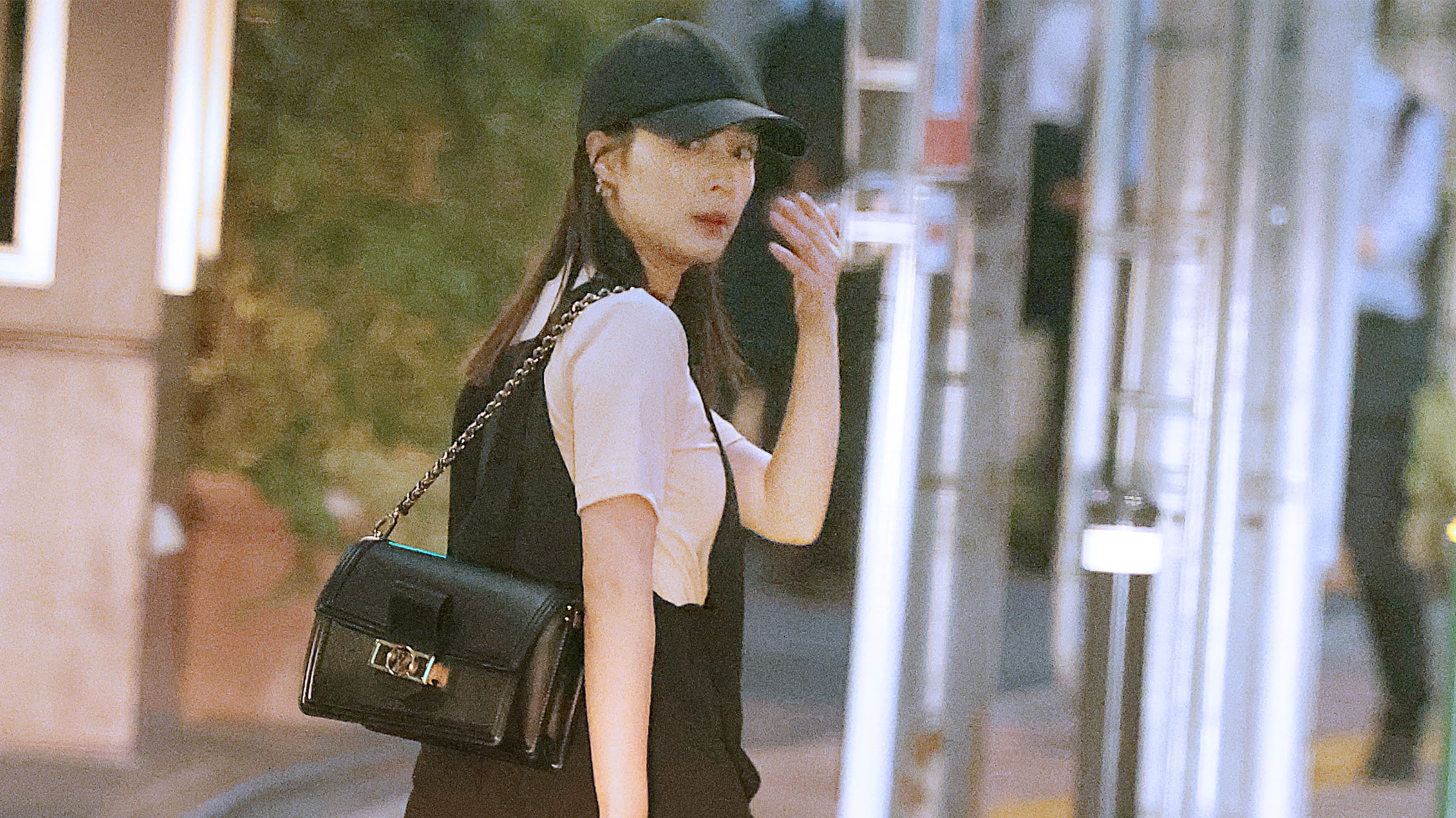 LOUIS VUITTON ホワイト半袖Tシャツ M 広瀬すず着用デザイン LOUIS VUITTON ホワイト半袖Tシャツ M 広瀬すず着用デザイン