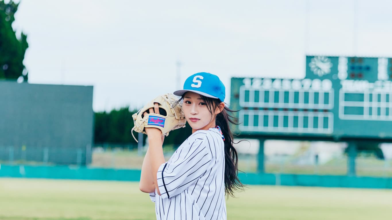 甲子園のマウンドにも立った”ホンモノの野球女子”が初水着グラビアに