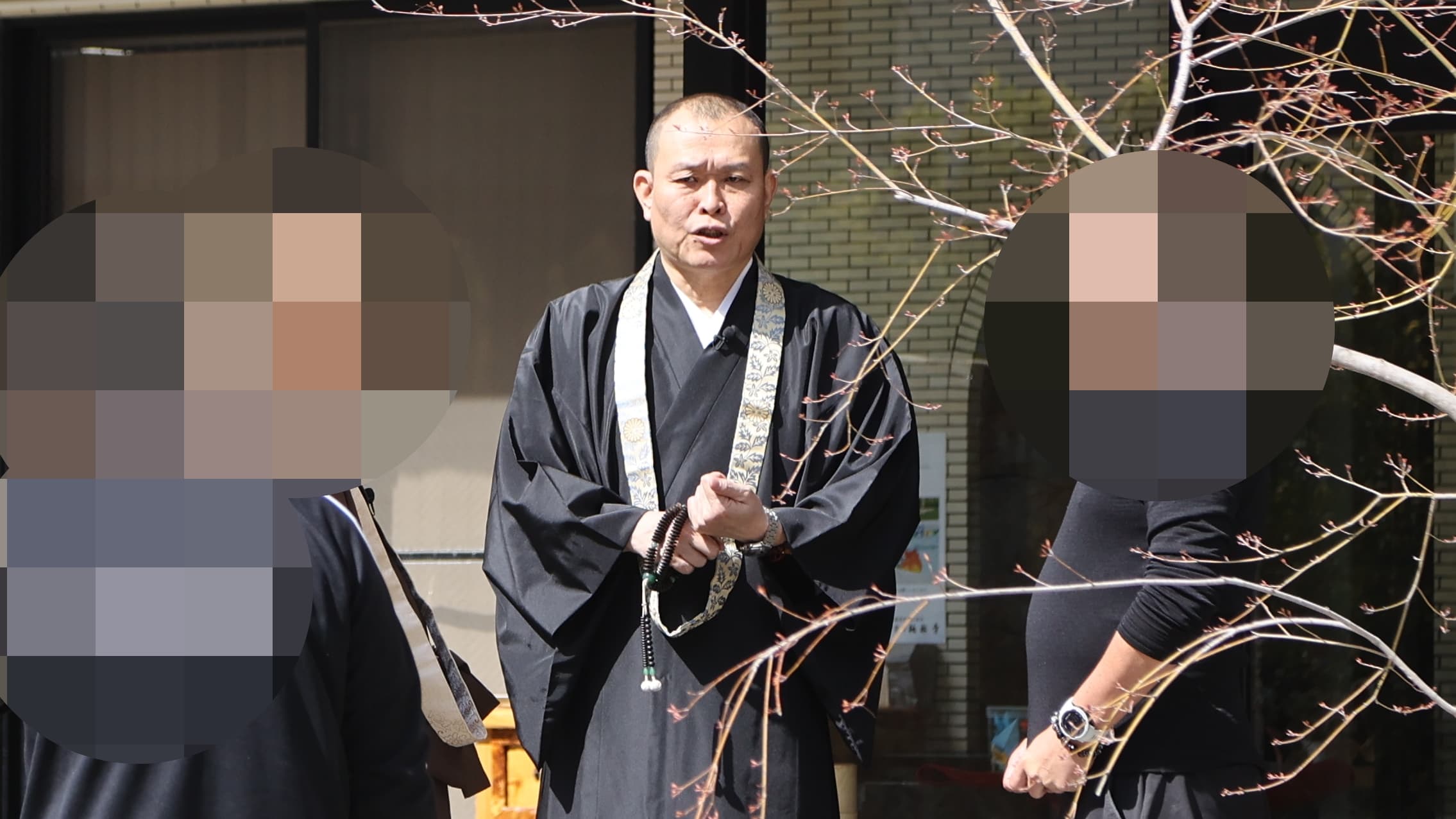 僧侶で”ご意見番”としても注目の千原せいじを浅草で発見！ 眉間にしわ