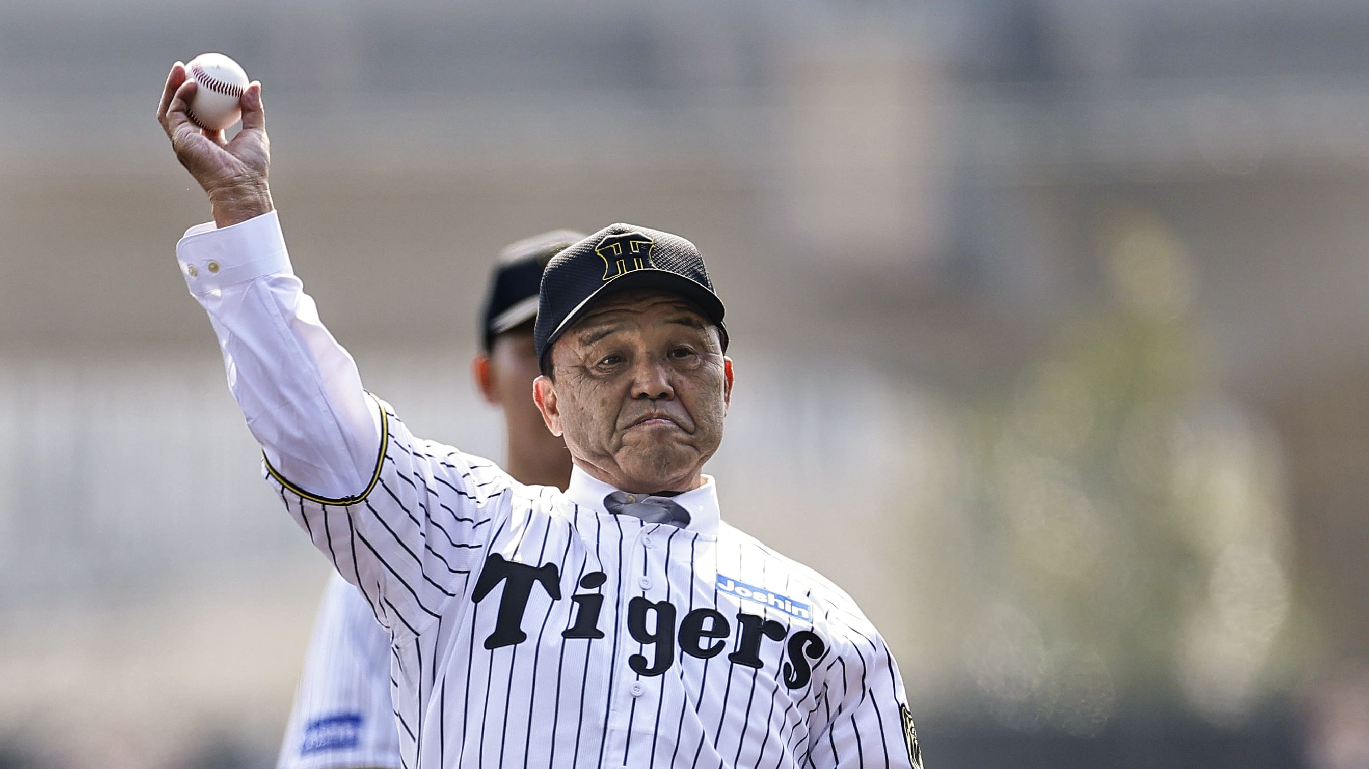阪神・岡田彰布前監督に「重病説」が浮上……呼吸器系疾患で入院中