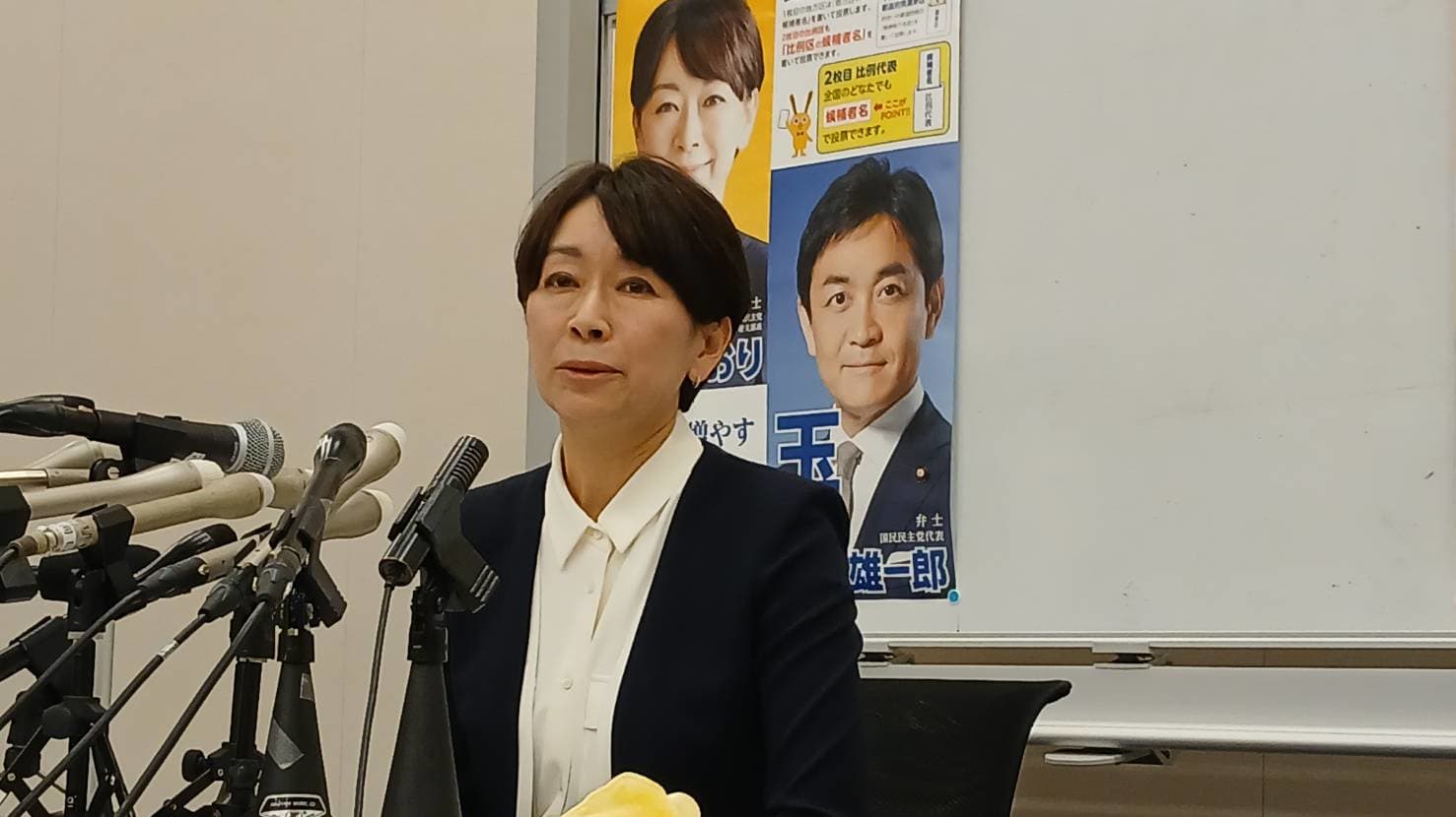 出馬会見で「W不倫騒動」の質問が相次ぎ涙目…山尾志桜里が国民民主の