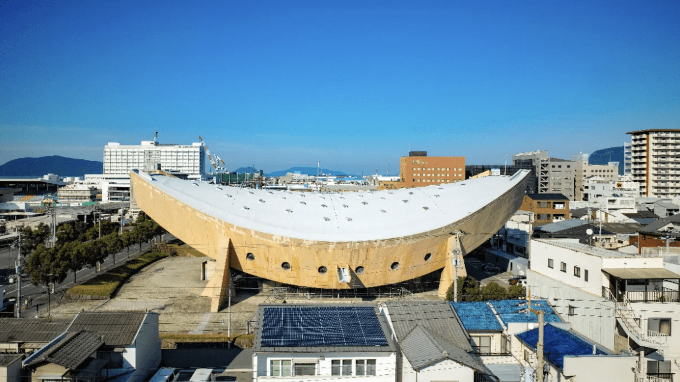 丹下健三が手掛けた世界的建築物が解体の危機…県の主張する”耐震不足
