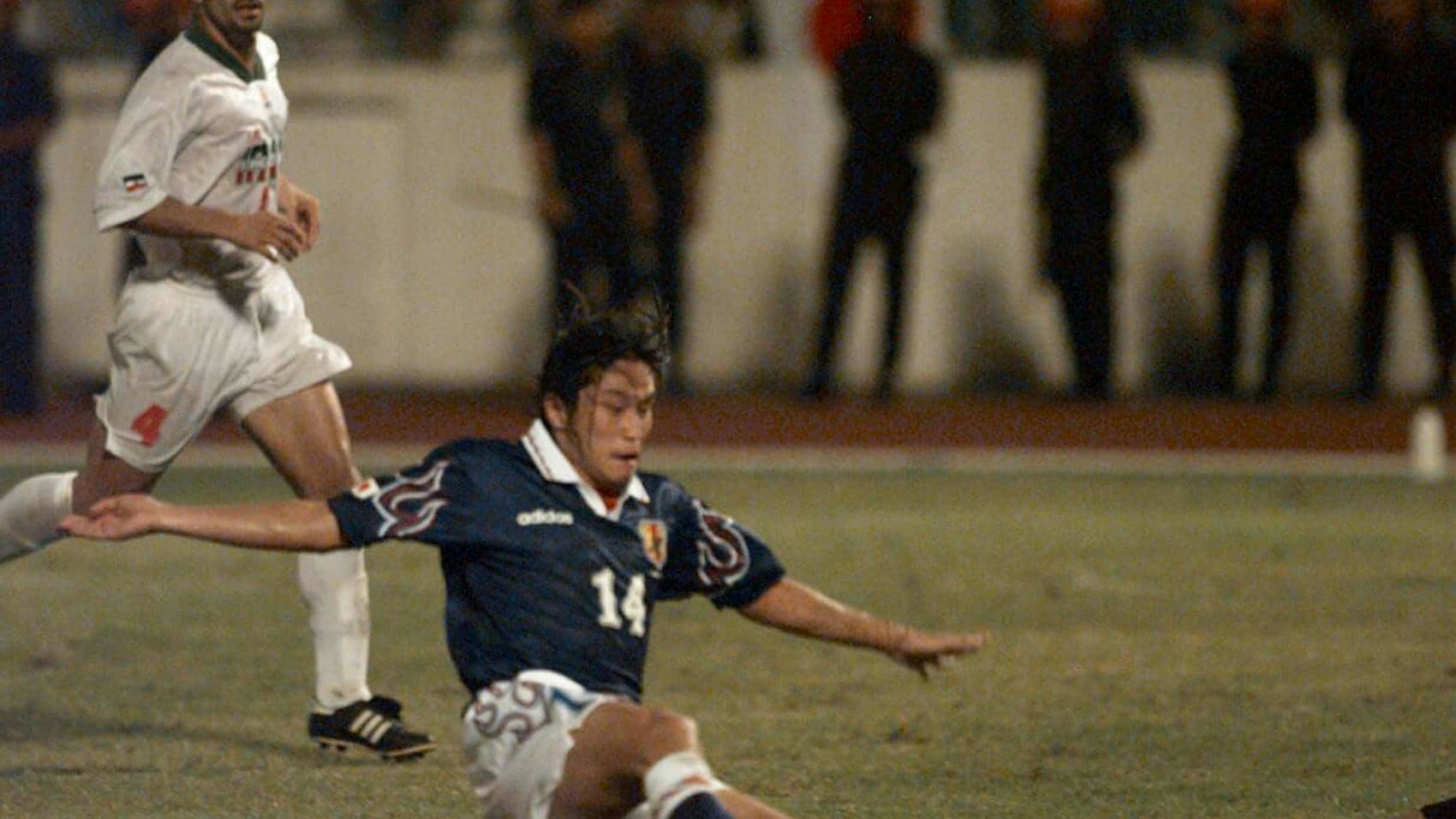大幅値下！　サッカー日本代表　フランスW杯　出場記念品　岡野雅行　直筆サイン入り wcj226-jpp00508075_thum.jpg