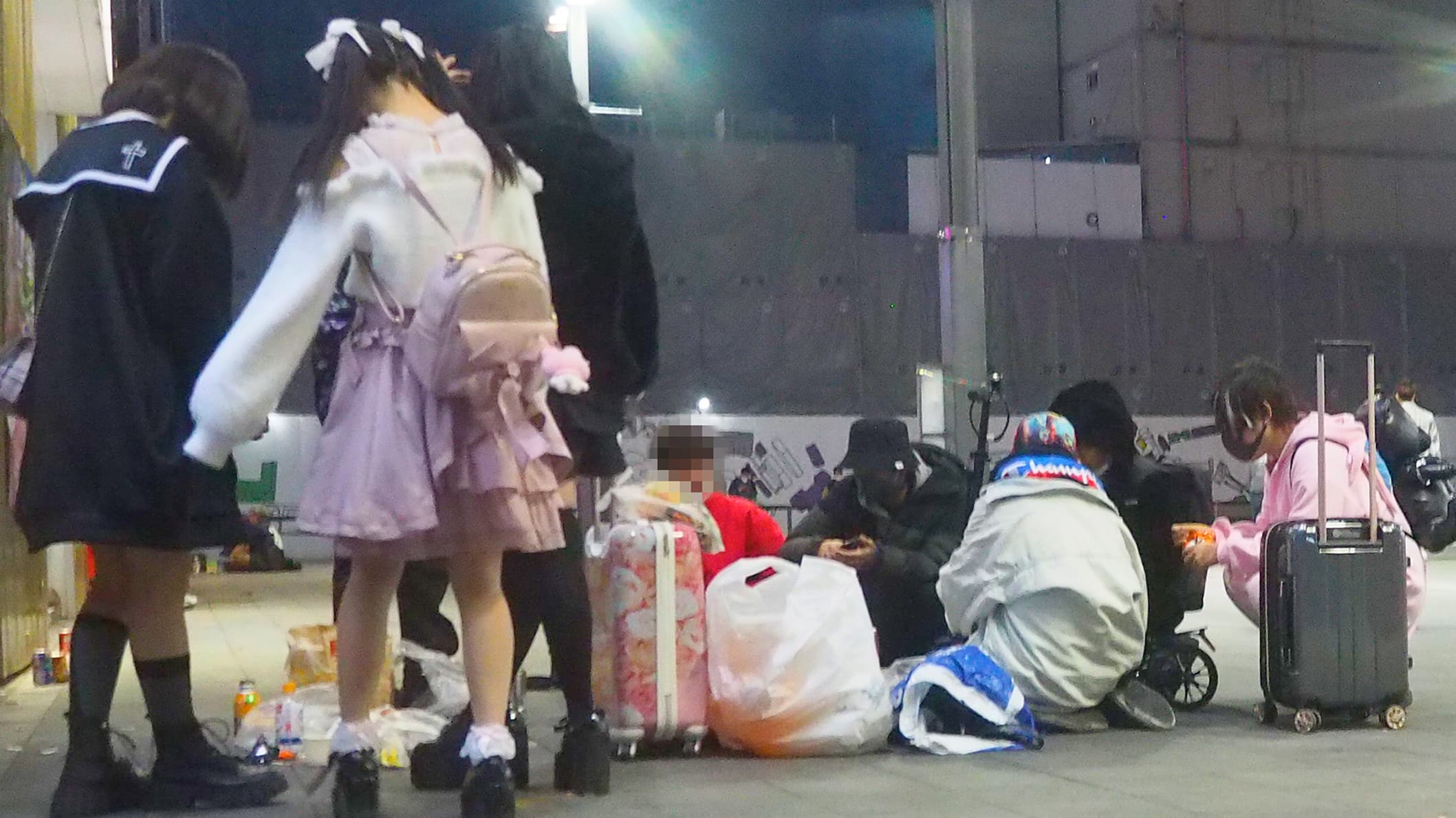 トー横キッズ 再び歌舞伎町に集まり始めた「トー横第２世代」そのスゴい特徴 | FRIDAYデジタル
