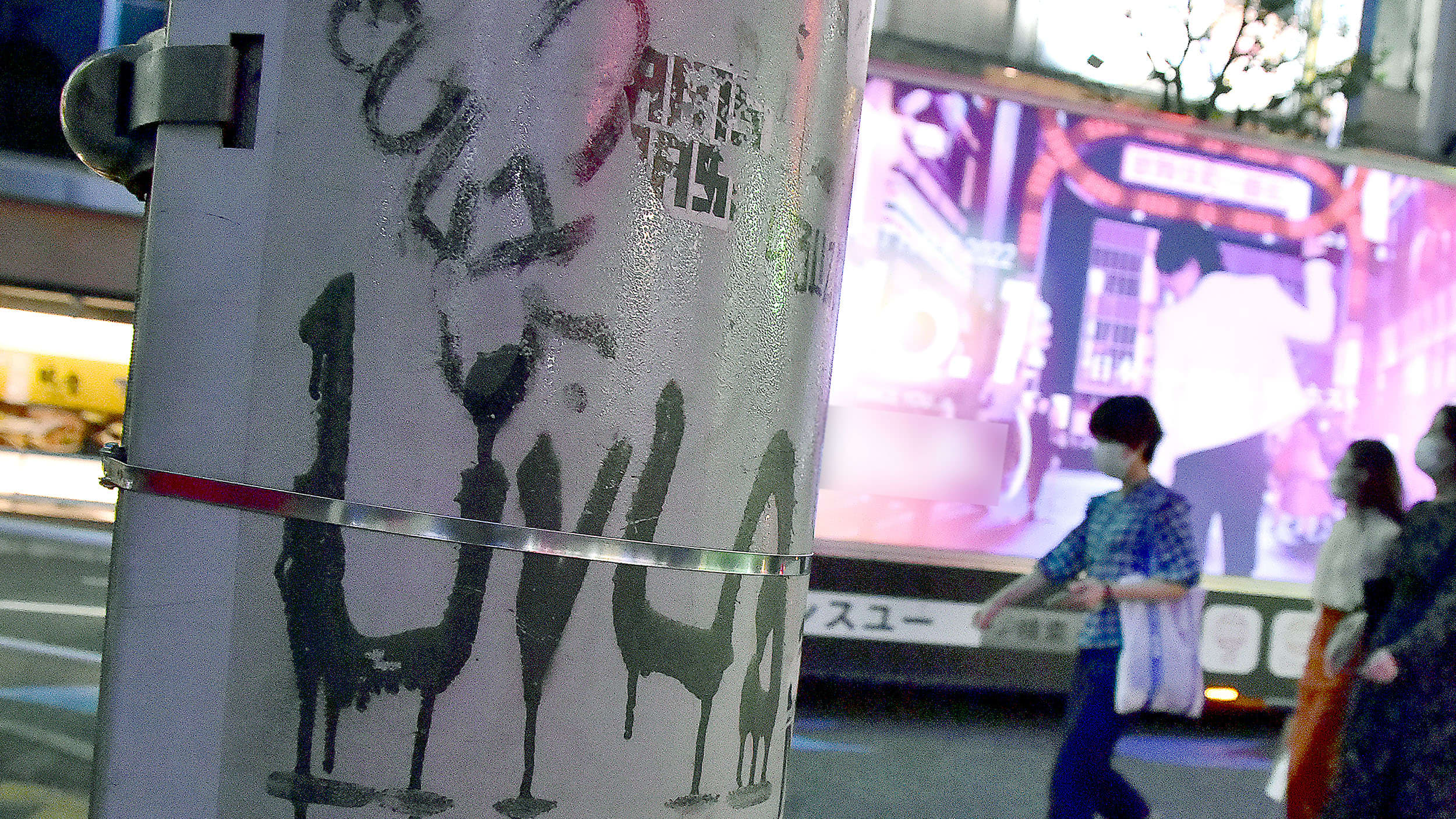 日本全国で目撃される謎の落書き「LivLA」の正体を追跡！ | FRIDAYデジタル