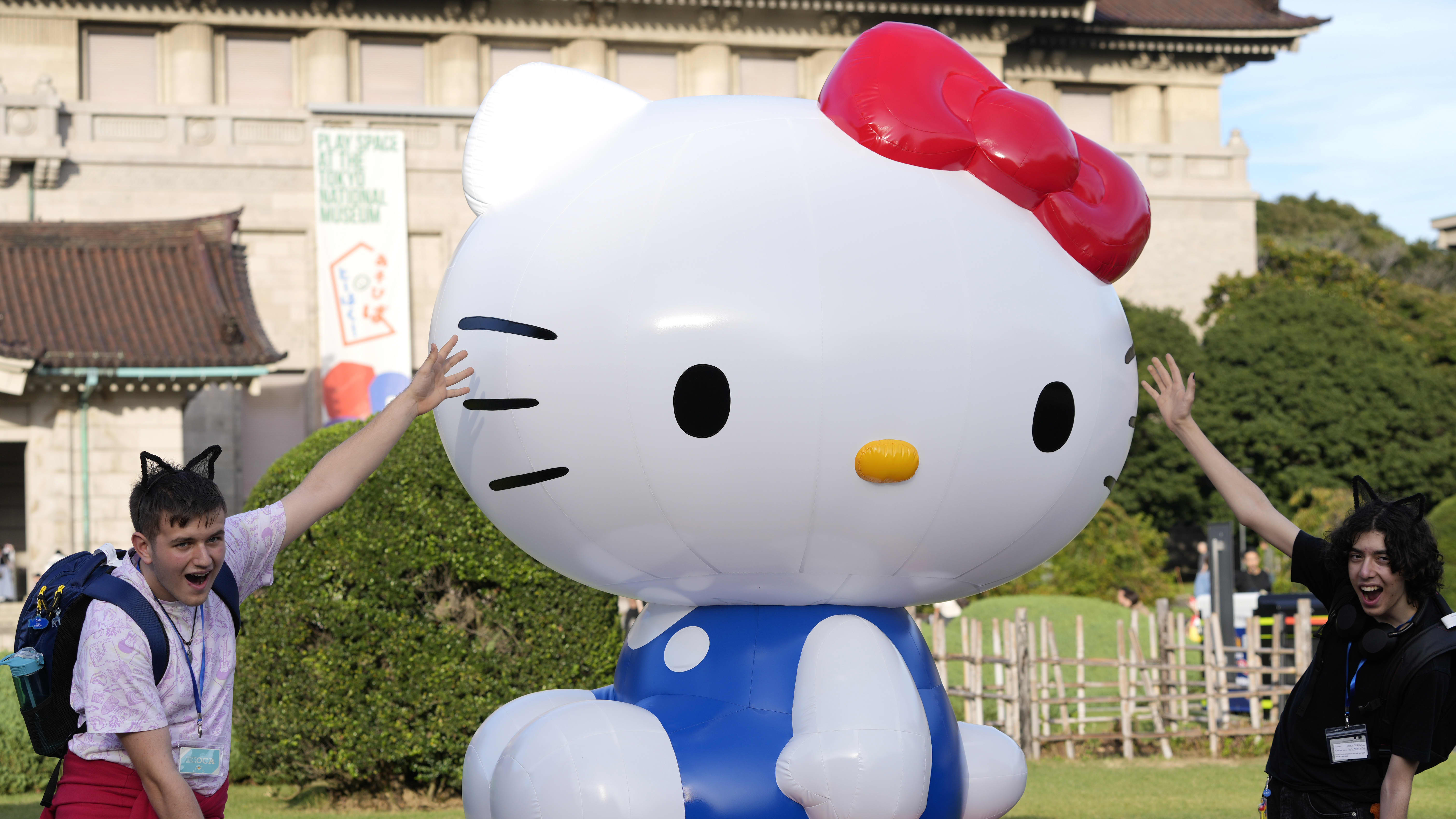 ロシアのマクドナルド後継店「ハローキティ・バーガー」発売に日本で