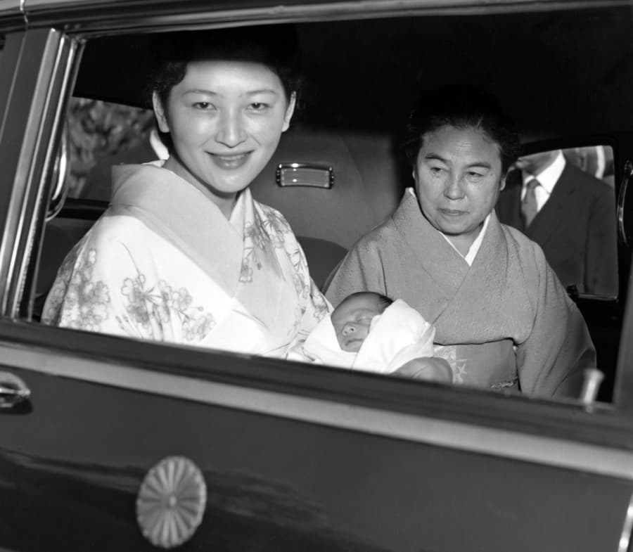 いつお生まれになるのか」「夕刊に間に合わない！」…ドキュメント天皇