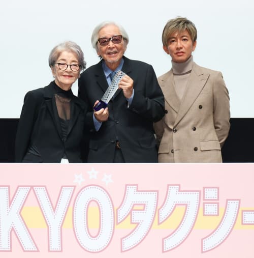 日本アカデミー賞の最優秀主演女優賞受賞 倍賞千恵子の直筆サイン入りジャケット 画像・写真：最優秀主演女優賞の倍賞さん：時事ドットコム