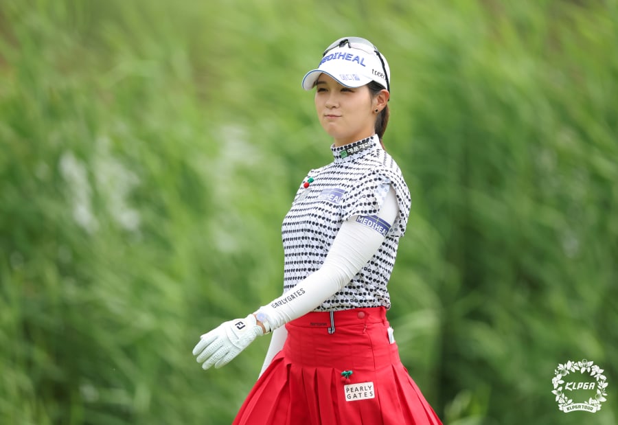 爽やかなブルーのユニフォームで優勝！ “韓国ゴルフ界のヒロイン”が