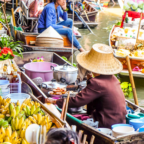 Damnoen Saduak Floating Market