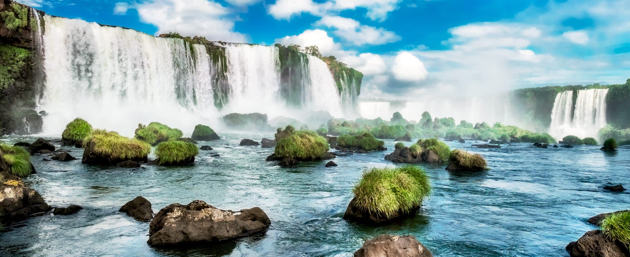 Panoramic view of Iguazú Falls