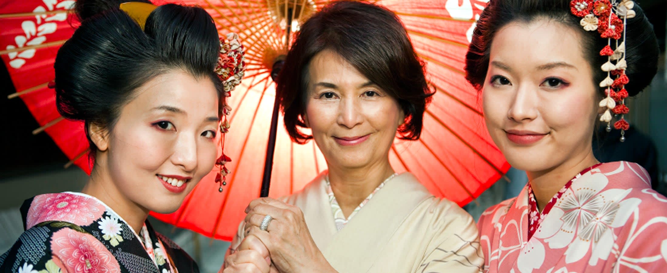 Women in traditional kimonos