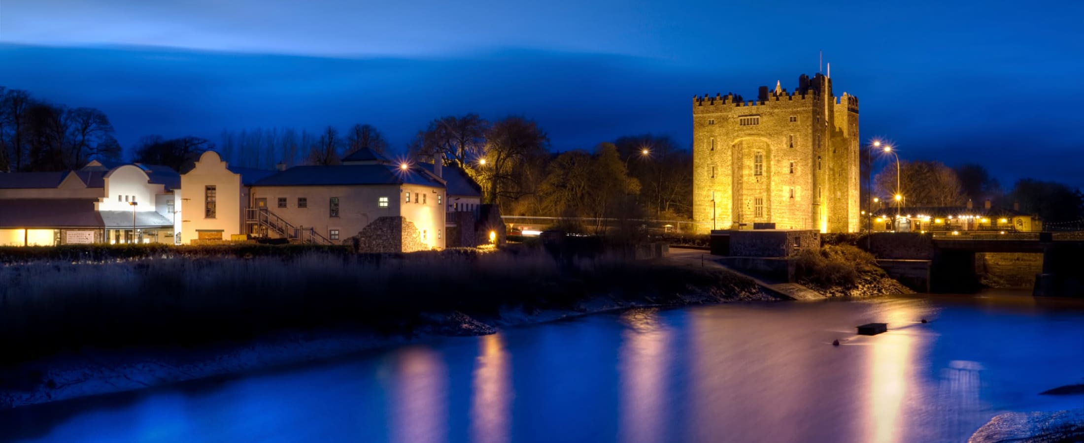 Bunratty Castle at night