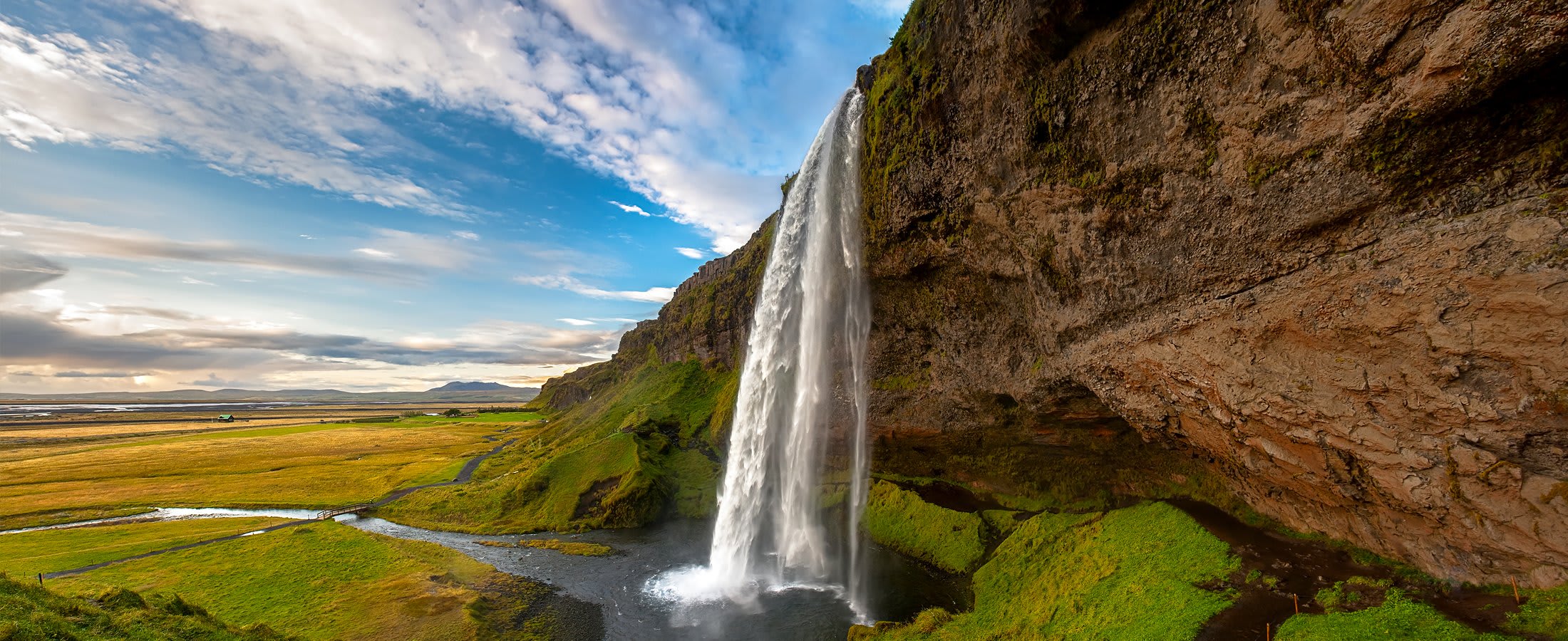 Seljalandsfoss waterfall