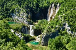 Plitvice Lakes Photo by Agnieszka Mordaunt on Unsplash