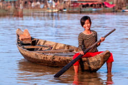 Girl rowing boat, Lake Tonle Sap 