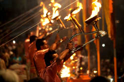 Aarti ceremony Photo by Willem Proos