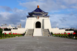 Chiang Kai-Shek memorial hall photo by AngMoKio