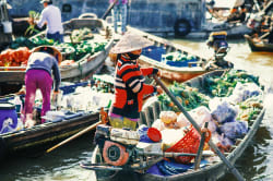 Cai Be floating market 