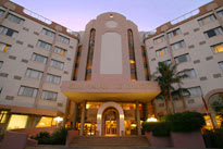 Safari Court entrance