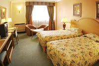 Safari Court guest room