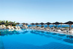 Pool overlooking Platis Yialos beach