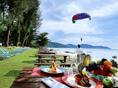 Holiday Inn Penang beach front