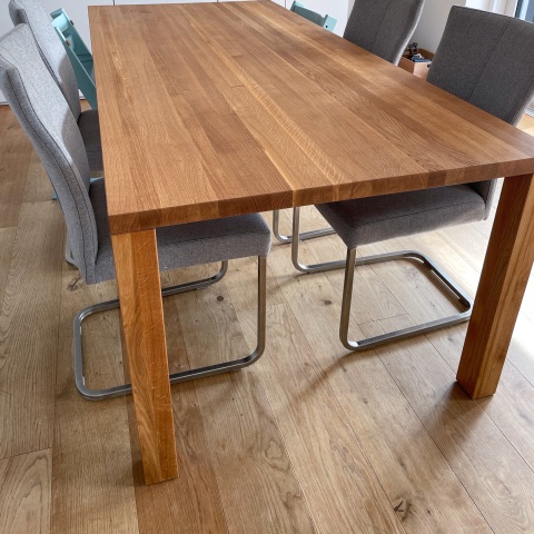 ref-1747036208-et01-esstisch