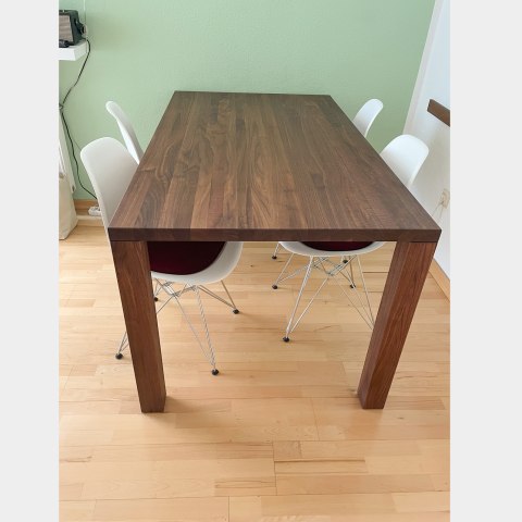 ref-1748939311-et01-esstisch
