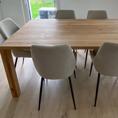 ref-1750060375-et01-esstisch