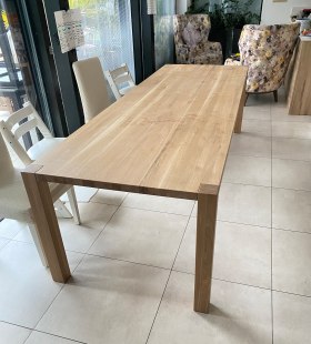 ref-1771840045-et03-esstisch