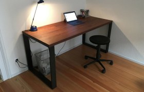Referenzfoto: ET39 Schreibtisch aus Nussbaum Massivholz