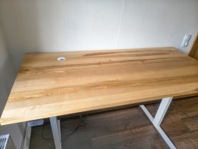 ref-1788253863-st01-schreibtisch