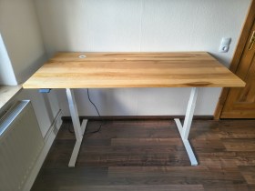 ref-1788253863-st01-schreibtisch