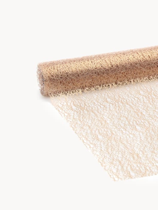 Camino de Mesa con Diseño de Malla dorada