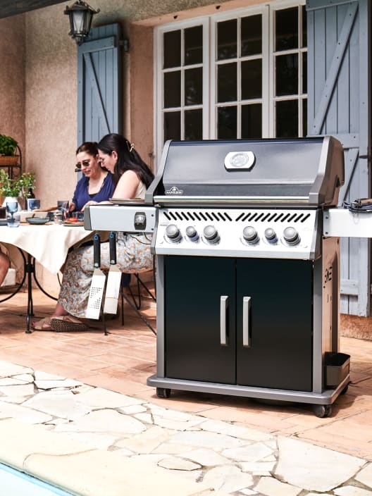 Barbacoa Napoleón de gas Rogue PRO-S 525
