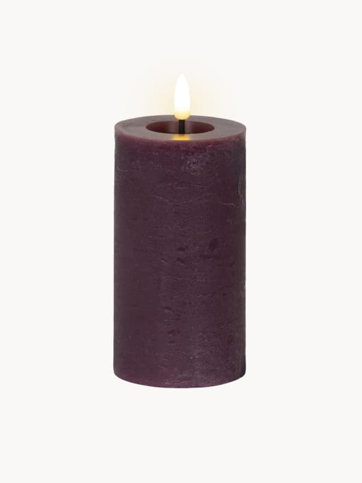 Vela LED morada con luz cálida Ø7×15cm