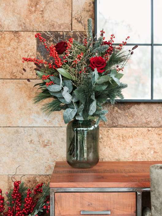 Ramo Ecos de Navidad entre Rosas y Bayas