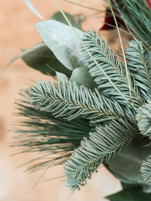 Ramo Ecos de Navidad entre Rosas y Bayas