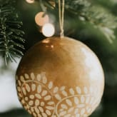 Bolas y adornos para árbol de Navidad