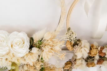 Taller de corona de flor seca y preservada