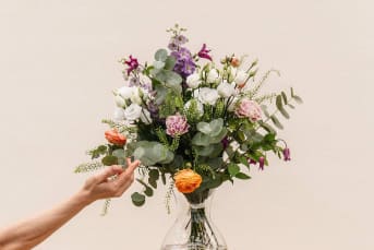 Taller de ramo con flores primaverales