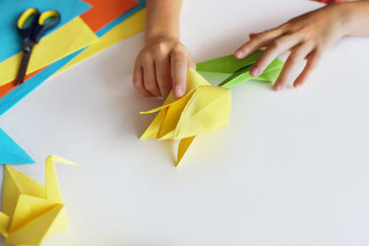 Taller Día de la Madre: manualidad de flores con papel