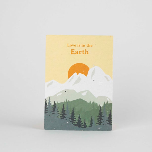 Postal Plantable "Love is in the Earth" Resetea