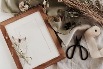 Taller infantil marco de fotos con flores