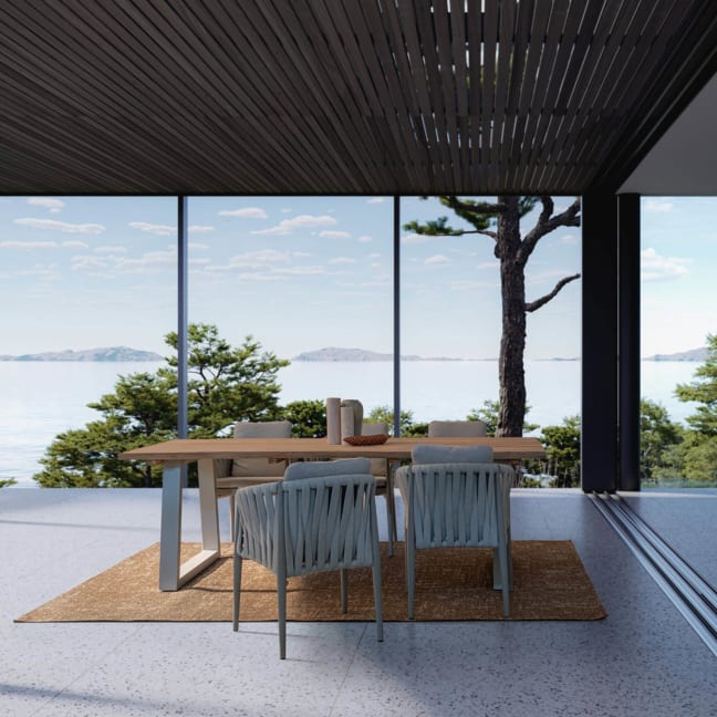 Mesa en casa con vistas al mar