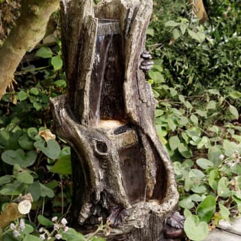Fuente de jardín de tronco en cascada de resina con luz LED