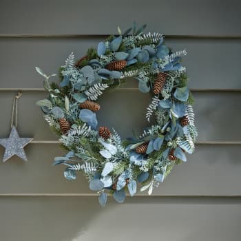 Corona artificial de Navidad - Hojas plateadas con piñas